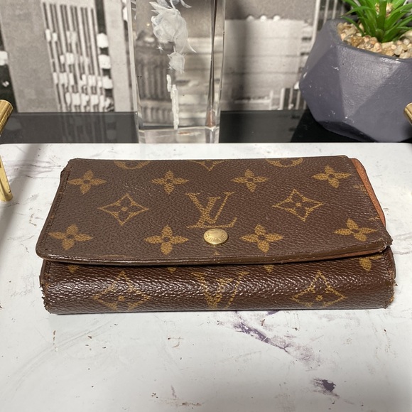 Authentic Louis Vuitton Monogram Bifold Zippy Wallet with unbranded gold chain - Picture 11 of 11
